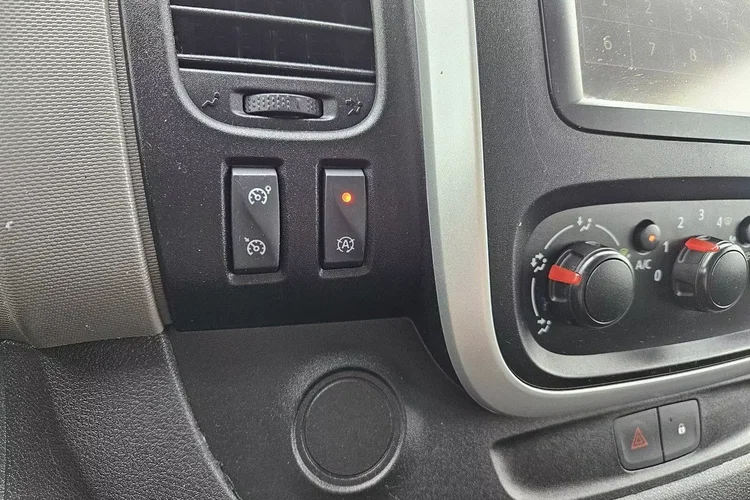 Renault Trafic Long 64900zł NETTO Brygadówka 6 osób 1.6 dCi/125KM zdjęcie 27