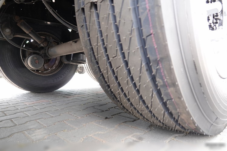 Krone / FIRANKA / STANDARD / OS PODNOSZONA / OPONY 100% zdjęcie 21