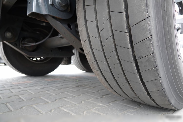 Fruehauf / KONTENER / KOFFER / 2 OSIE / SAF / 2021 ROK / BARDZO MOCNA PODŁOGA: SZYNA-DESKA zdjęcie 19