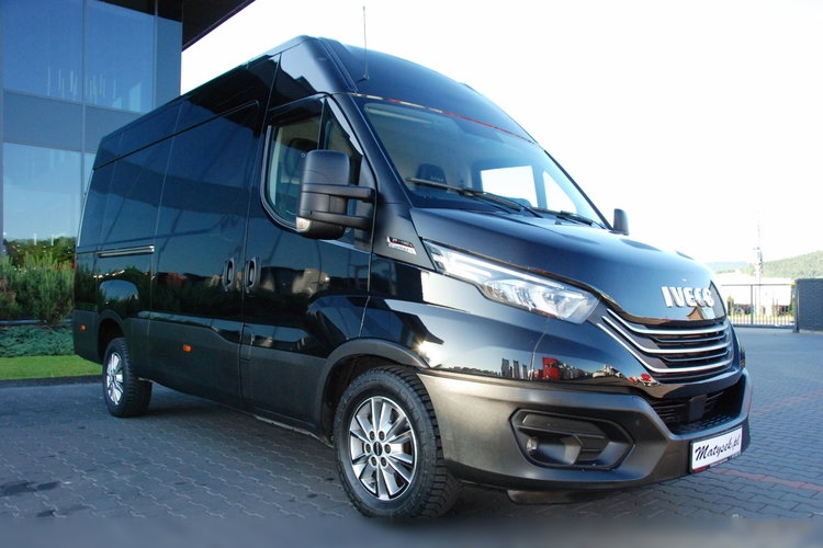 Iveco DAILY 35-180 /  BLASZAK / 2022 ROK /  HI-MATIC / Full opcja / CZARNY METALIK /  SPROWADZONY / PO KONTRAKCIE SERWISOWYM zdjęcie 11