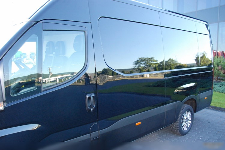 Iveco DAILY 35-180 /  BLASZAK / 2022 ROK /  HI-MATIC / Full opcja / CZARNY METALIK /  SPROWADZONY / PO KONTRAKCIE SERWISOWYM zdjęcie 14