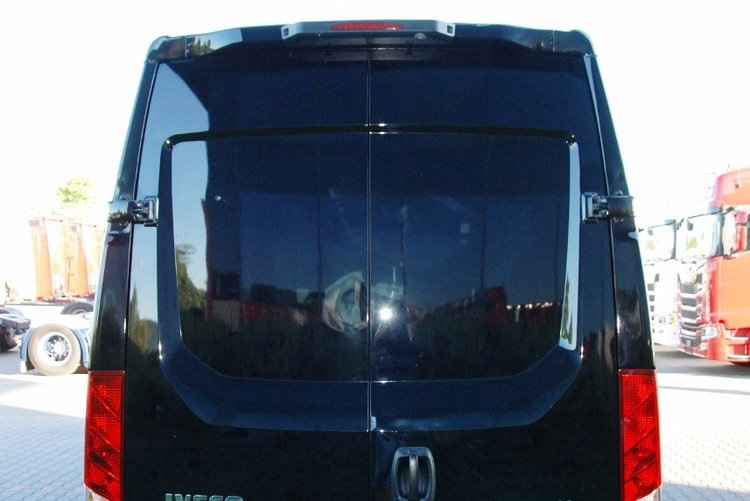 Iveco DAILY 35-180 /  BLASZAK / 2022 ROK /  HI-MATIC / Full opcja / CZARNY METALIK /  SPROWADZONY / PO KONTRAKCIE SERWISOWYM zdjęcie 16