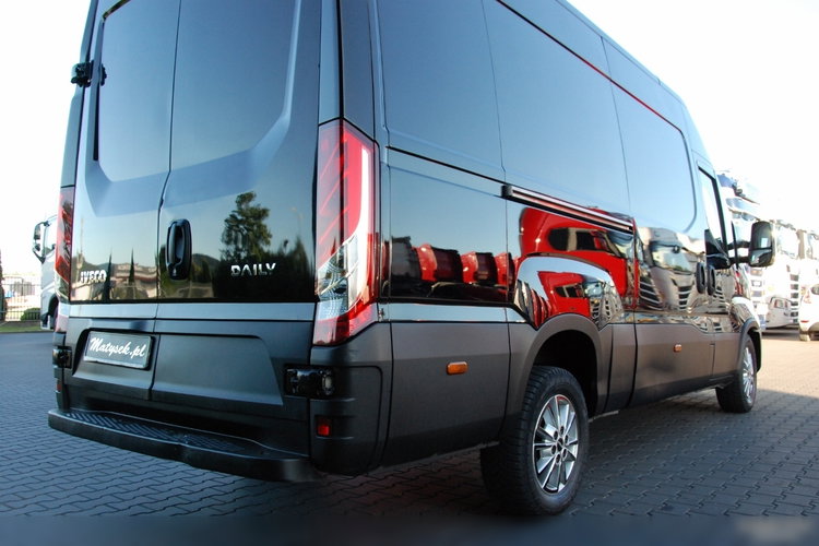 Iveco DAILY 35-180 /  BLASZAK / 2022 ROK /  HI-MATIC / Full opcja / CZARNY METALIK /  SPROWADZONY / PO KONTRAKCIE SERWISOWYM zdjęcie 17