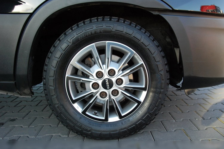 Iveco DAILY 35-180 /  BLASZAK / 2022 ROK /  HI-MATIC / Full opcja / CZARNY METALIK /  SPROWADZONY / PO KONTRAKCIE SERWISOWYM zdjęcie 20