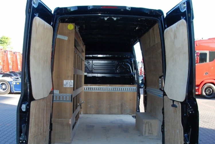 Iveco DAILY 35-180 /  BLASZAK / 2022 ROK /  HI-MATIC / Full opcja / CZARNY METALIK /  SPROWADZONY / PO KONTRAKCIE SERWISOWYM zdjęcie 25