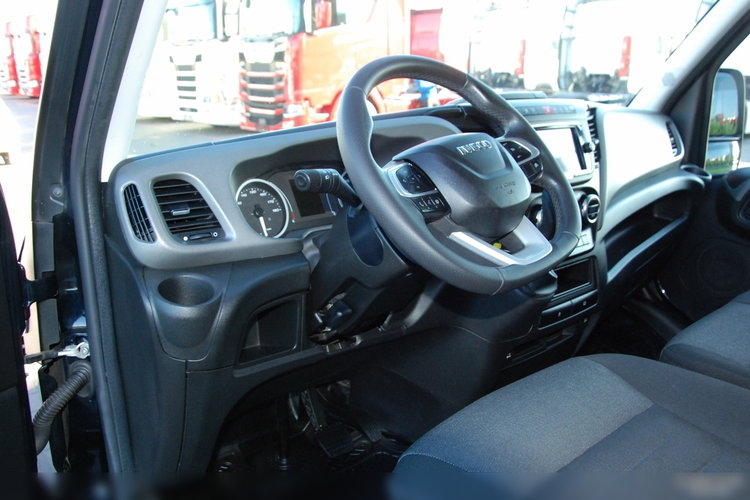 Iveco DAILY 35-180 /  BLASZAK / 2022 ROK /  HI-MATIC / Full opcja / CZARNY METALIK /  SPROWADZONY / PO KONTRAKCIE SERWISOWYM zdjęcie 28