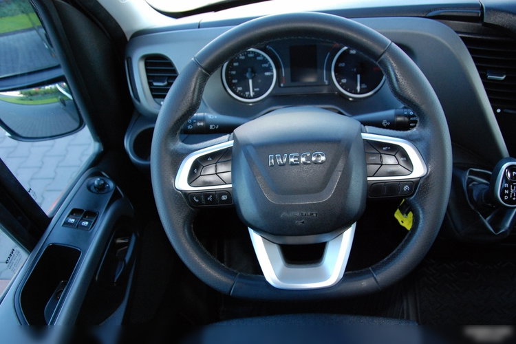 Iveco DAILY 35-180 /  BLASZAK / 2022 ROK /  HI-MATIC / Full opcja / CZARNY METALIK /  SPROWADZONY / PO KONTRAKCIE SERWISOWYM zdjęcie 30