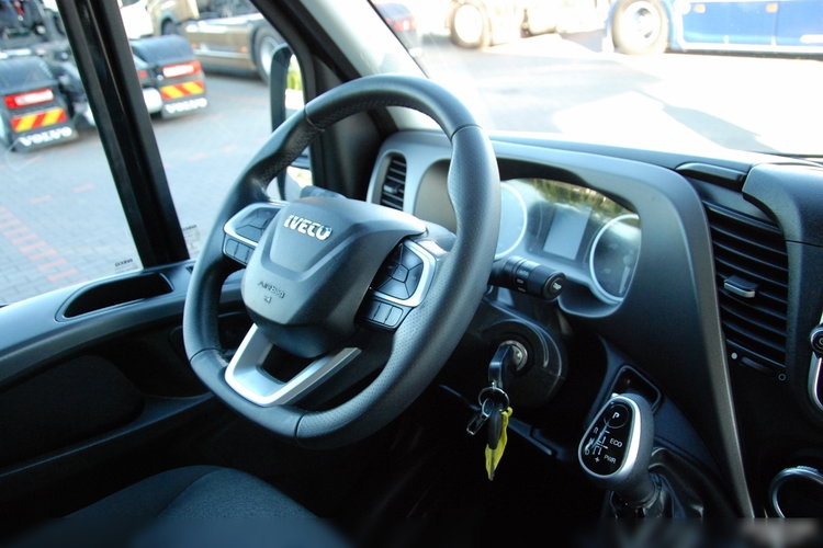 Iveco DAILY 35-180 /  BLASZAK / 2022 ROK /  HI-MATIC / Full opcja / CZARNY METALIK /  SPROWADZONY / PO KONTRAKCIE SERWISOWYM zdjęcie 31