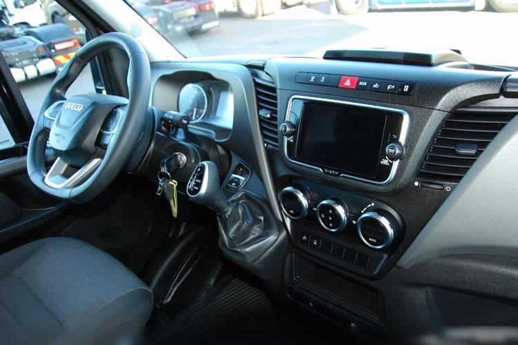 Iveco DAILY 35-180 /  BLASZAK / 2022 ROK /  HI-MATIC / Full opcja / CZARNY METALIK /  SPROWADZONY / PO KONTRAKCIE SERWISOWYM zdjęcie 32