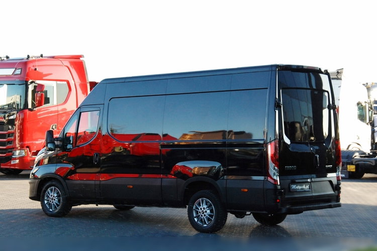 Iveco DAILY 35-180 /  BLASZAK / 2022 ROK /  HI-MATIC / Full opcja / CZARNY METALIK /  SPROWADZONY / PO KONTRAKCIE SERWISOWYM zdjęcie 8