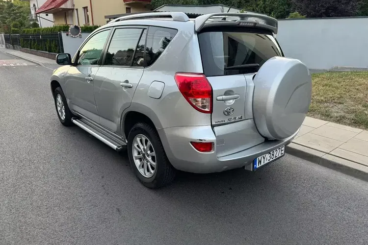 Toyota RAV4 zdjęcie 10