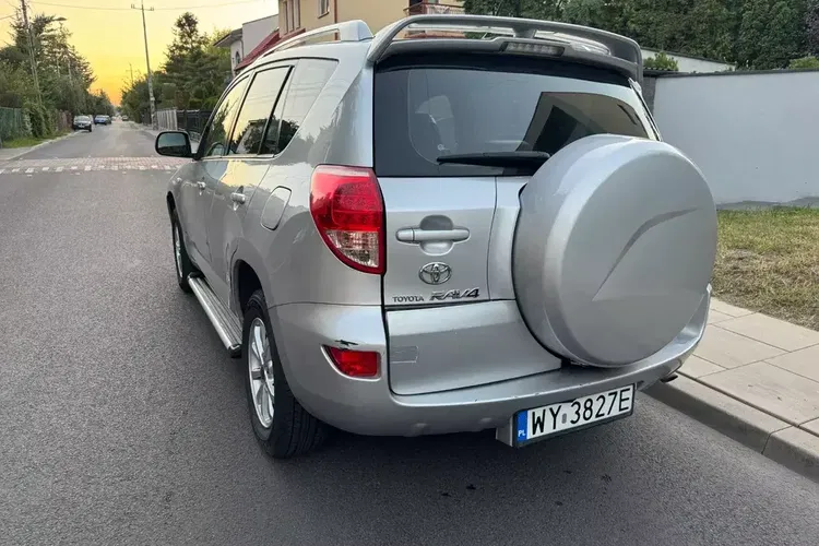 Toyota RAV4 zdjęcie 12