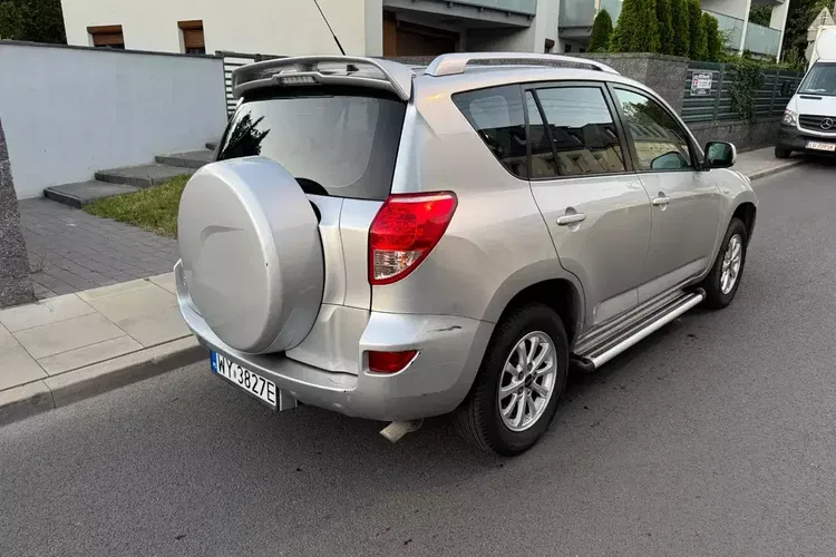 Toyota RAV4 zdjęcie 13