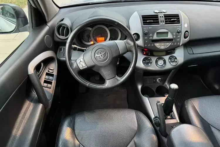 Toyota RAV4 zdjęcie 18