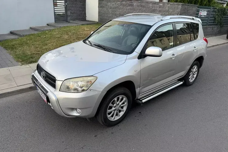 Toyota RAV4 zdjęcie 2