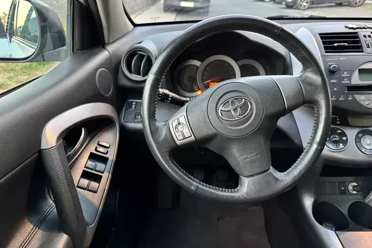 Toyota RAV4 zdjęcie 20