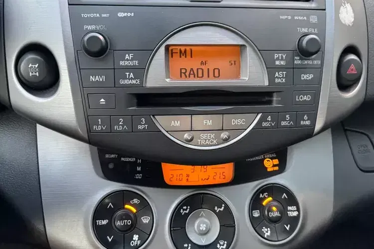 Toyota RAV4 zdjęcie 22