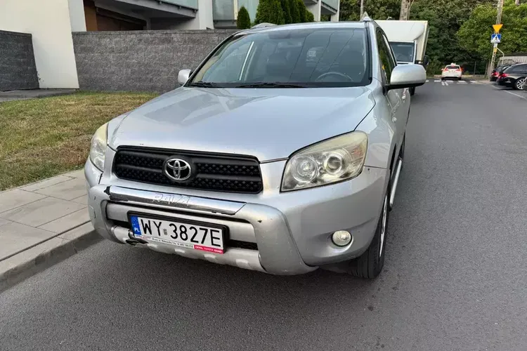Toyota RAV4 zdjęcie 4
