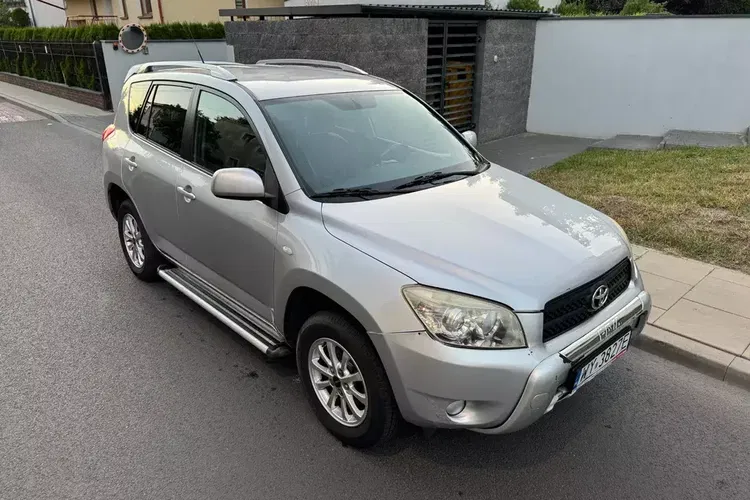 Toyota RAV4 zdjęcie 7
