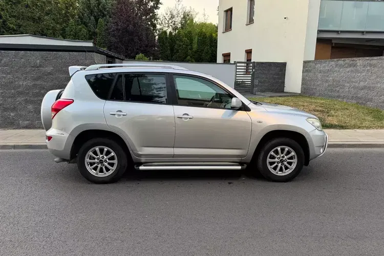 Toyota RAV4 zdjęcie 9
