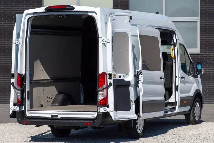 Ford Transit BRYGADOWY 7-OSÓB L4H3 zdjęcie 3