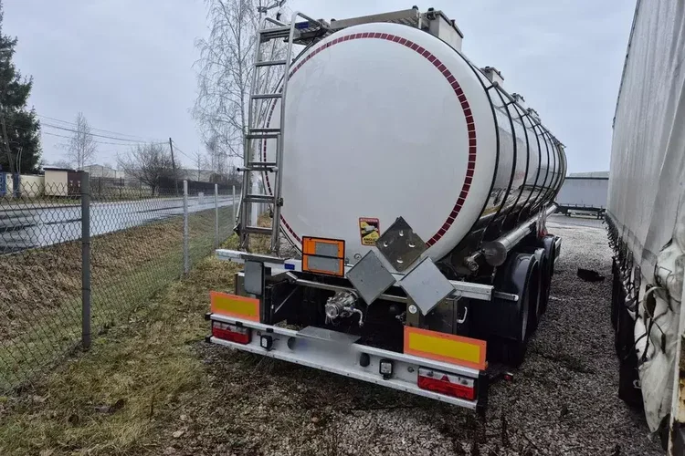 KAESSBOHRER Cysterna na chemikalia / ADR zdjęcie 2