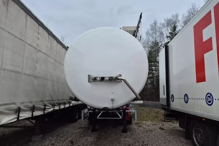 KAESSBOHRER Cysterna na chemikalia / ADR zdjęcie 3