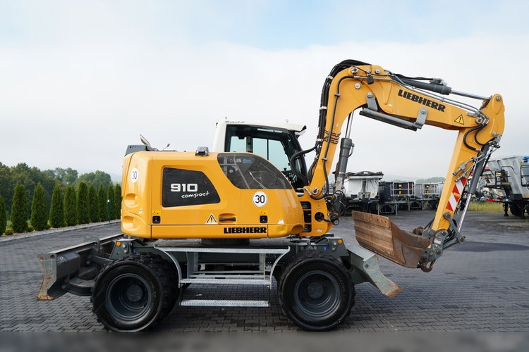 Liebherr 910 COMPACT LITRONIC  / KOPARKA KOŁOWA / KLIMATYZACJA / KAMERA  / 2020 ROK / PO KONTRAKCIE SERWISOWYM  zdjęcie 15