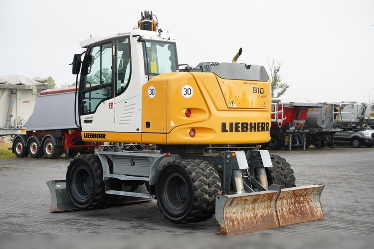 Liebherr 910 COMPACT LITRONIC  / KOPARKA KOŁOWA / KLIMATYZACJA / KAMERA  / 2020 ROK / PO KONTRAKCIE SERWISOWYM  zdjęcie 3