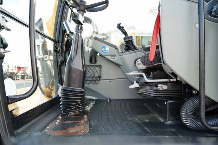 Liebherr 910 COMPACT LITRONIC  / KOPARKA KOŁOWA / KLIMATYZACJA / KAMERA  / 2020 ROK / PO KONTRAKCIE SERWISOWYM  zdjęcie 50