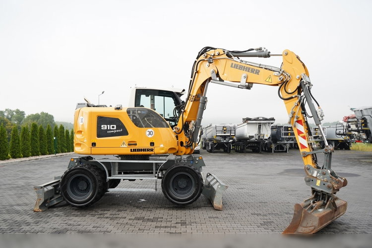 Liebherr 910 COMPACT LITRONIC  / KOPARKA KOŁOWA / KLIMATYZACJA / KAMERA  / 2020 ROK / PO KONTRAKCIE SERWISOWYM  zdjęcie 5