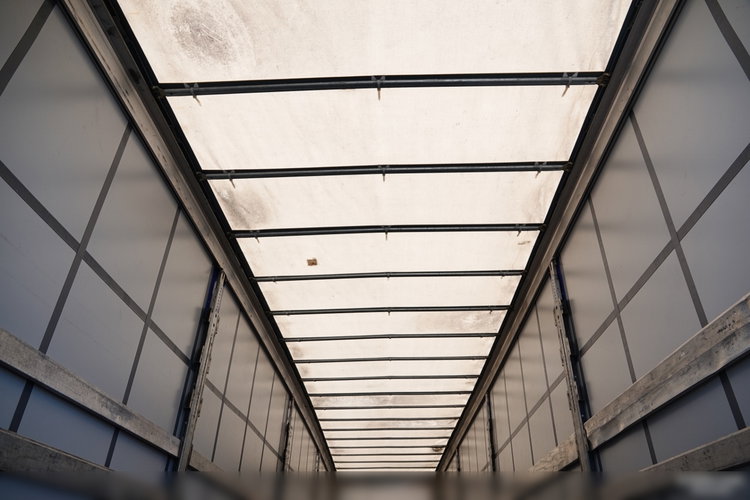 Schmitz -CARGOBULL / FIRANKA / VARIOS / 385/55 R22, 5 / DACH PODNOSZONY zdjęcie 18