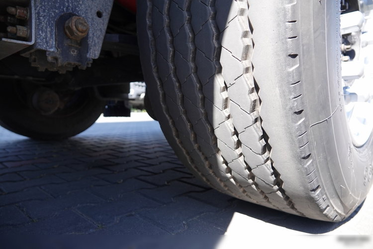 Schmitz -CARGOBULL / FIRANKA / VARIOS / 385/55 R22, 5 / DACH PODNOSZONY zdjęcie 23