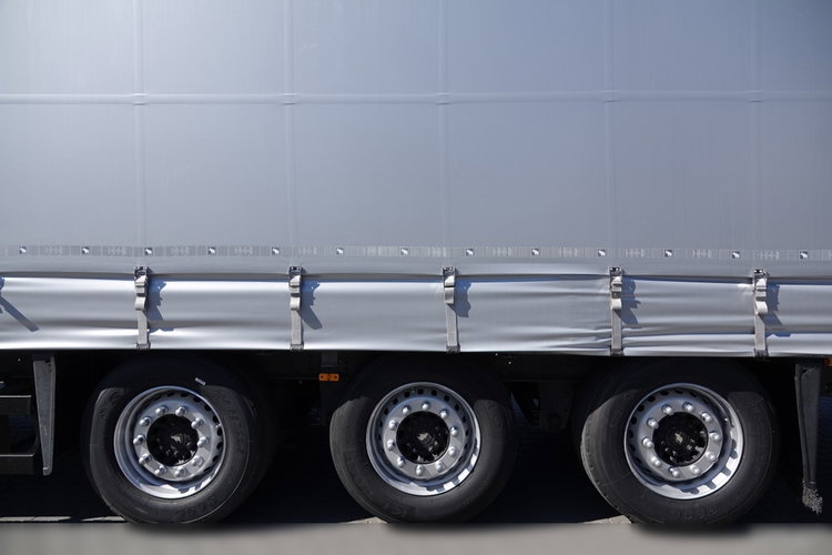 Schmitz -CARGOBULL / FIRANKA / VARIOS / 385/55 R22, 5 / DACH PODNOSZONY zdjęcie 24