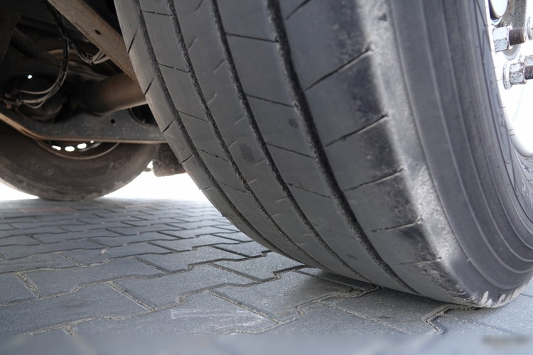 Fruehauf / KONTENER / KOFFER / 2 OSIE / SAF / 2021 ROK / BARDZO MOCNA PODŁOGA: SZYNA-DESKA zdjęcie 16