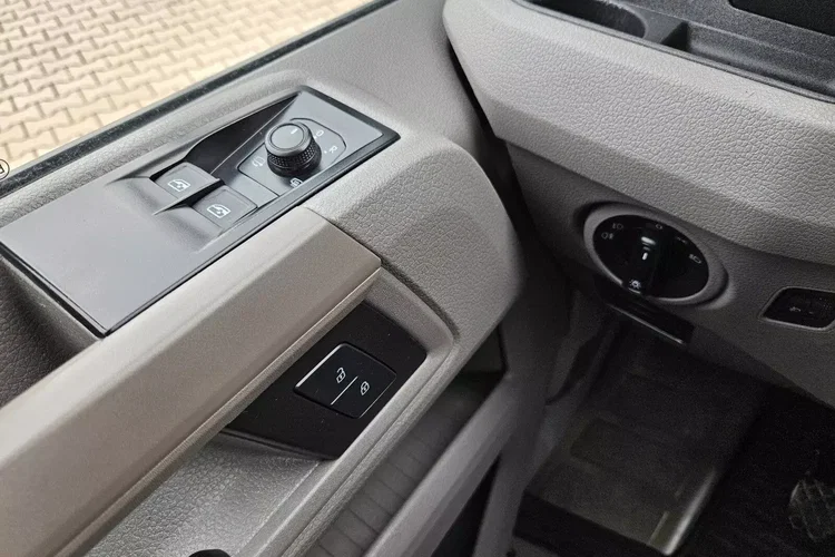 Volkswagen Crafter L3H2 85900zł NETTO Brygadówka 7 osób 2.0TDi/140KM zdjęcie 16