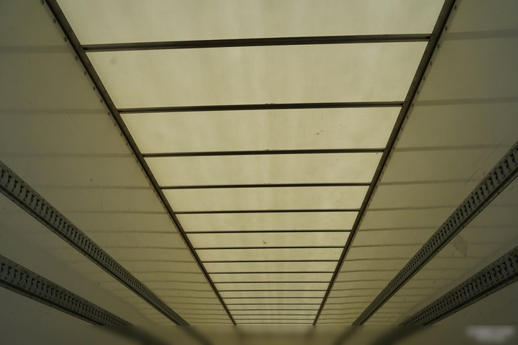 Fruehauf / KONTENER / KOFFER / OSIE SAF / 2 OSIE   / MOCNA PODŁOGA: SZYNA DESKA zdjęcie 18