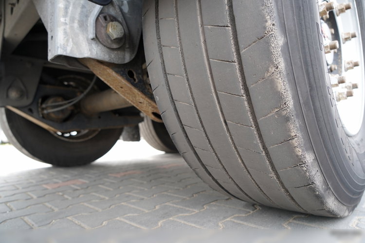 Fruehauf / KONTENER / KOFFER / OSIE SAF / 2 OSIE   / MOCNA PODŁOGA: SZYNA DESKA zdjęcie 21