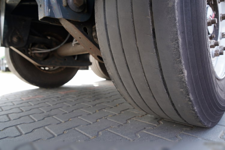 Fruehauf / KONTENER / KOFFER / 2 OSIE / SAF / 2021 ROK / BARDZO MOCNA PODŁOGA: SZYNA-DESKA / ROLETA  zdjęcie 15