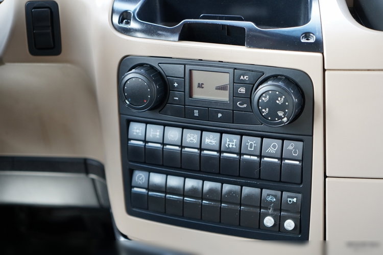 MAN TGS 41.460 / 8x4 / WYWROTKA / 2 STRONNA / BORDMATIC / HYDROBURTA / MEILLER KIPER /  / OPONY 100% / EURO 6 / 2017 R / SPROWADZONA  zdjęcie 40