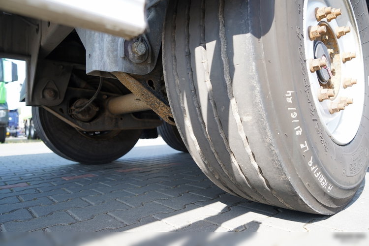 Fruehauf / KONTENER / KOFFER / 2 OSIE / SAF / BARDZO MOCNA PODŁOGA: SZYNA-DESKA zdjęcie 21