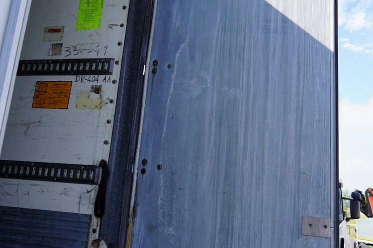 Fruehauf /  IZOTERMA / KONTENER / KOFFER /  BARDZO MOCNA PODŁOGA : SZYNA-DESKA  zdjęcie 12