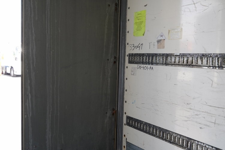 Fruehauf /  IZOTERMA / KONTENER / KOFFER /  BARDZO MOCNA PODŁOGA : SZYNA-DESKA  zdjęcie 18