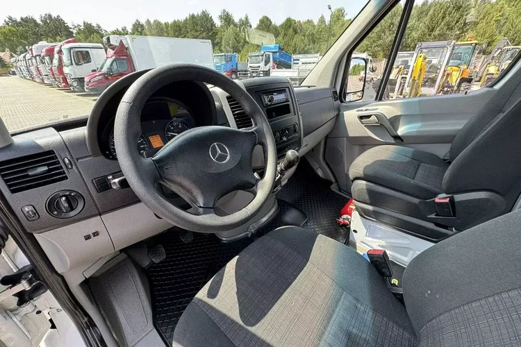 Mercedes Sprinter zdjęcie 23