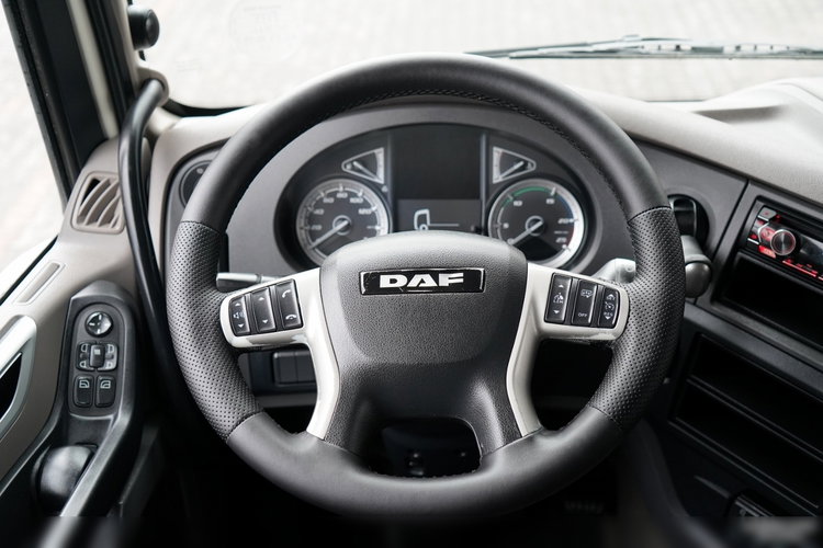 DAF XF 480 / SPACE CAB / KLIMA POSTOJOWA / SPROWADZONY / PO KONTRAKCIE SERWISOWYM zdjęcie 28