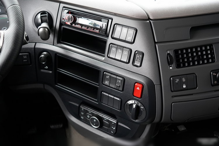 DAF XF 480 / SPACE CAB / KLIMA POSTOJOWA / SPROWADZONY / PO KONTRAKCIE SERWISOWYM zdjęcie 30