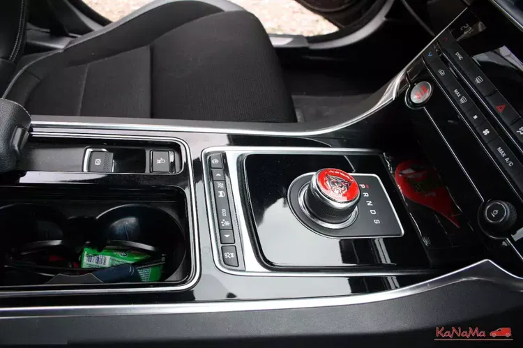 Jaguar xe zdjęcie 21