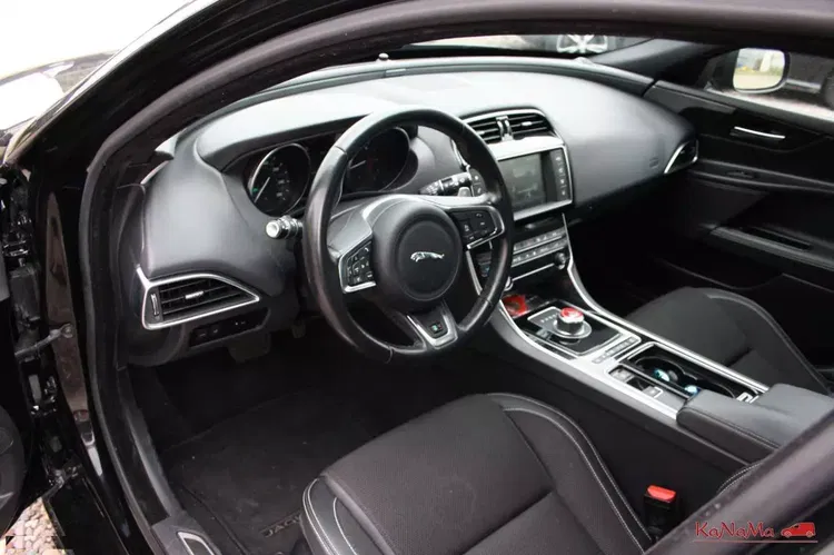 Jaguar xe zdjęcie 6