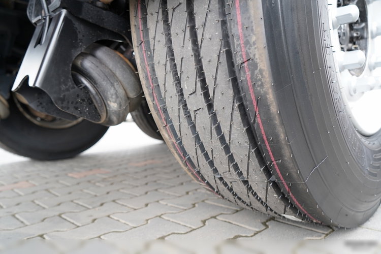 Schmitz / WYWROTKA / ALUMINIOWA / 24 m3 / 2021 ROK / OPONY 100% / WAGA: 5100 KG / OŚ PODNOSZONA zdjęcie 15