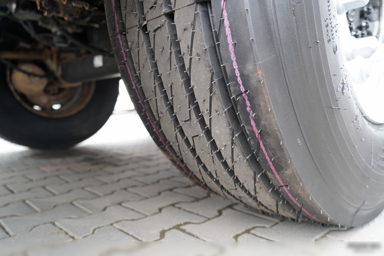 Schmitz / WYWROTKA / ALUMINIOWA / 24 m3 / 2021 ROK / OPONY 100% / WAGA: 5100 KG / OŚ PODNOSZONA zdjęcie 16